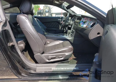 2014 Ford Mustang V6 Premium из США, поврежденный, VIN 1ZVBP8AM0E5267389